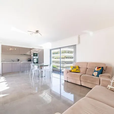 Brand New 2 Bedrooms Heart Of 公寓