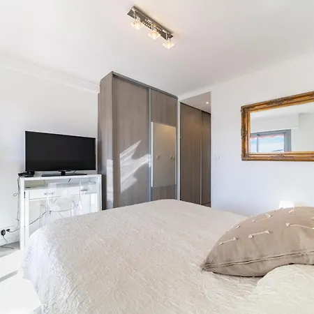 Brand New 2 Bedrooms Heart Of