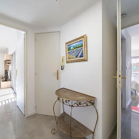 Brand New 2 Bedrooms Heart Of 公寓