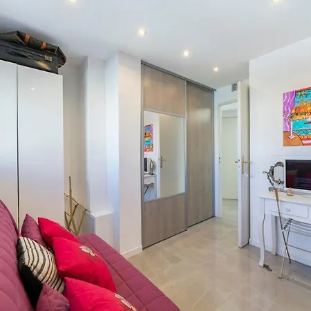 公寓 Brand New 2 Bedrooms Heart Of 戛纳